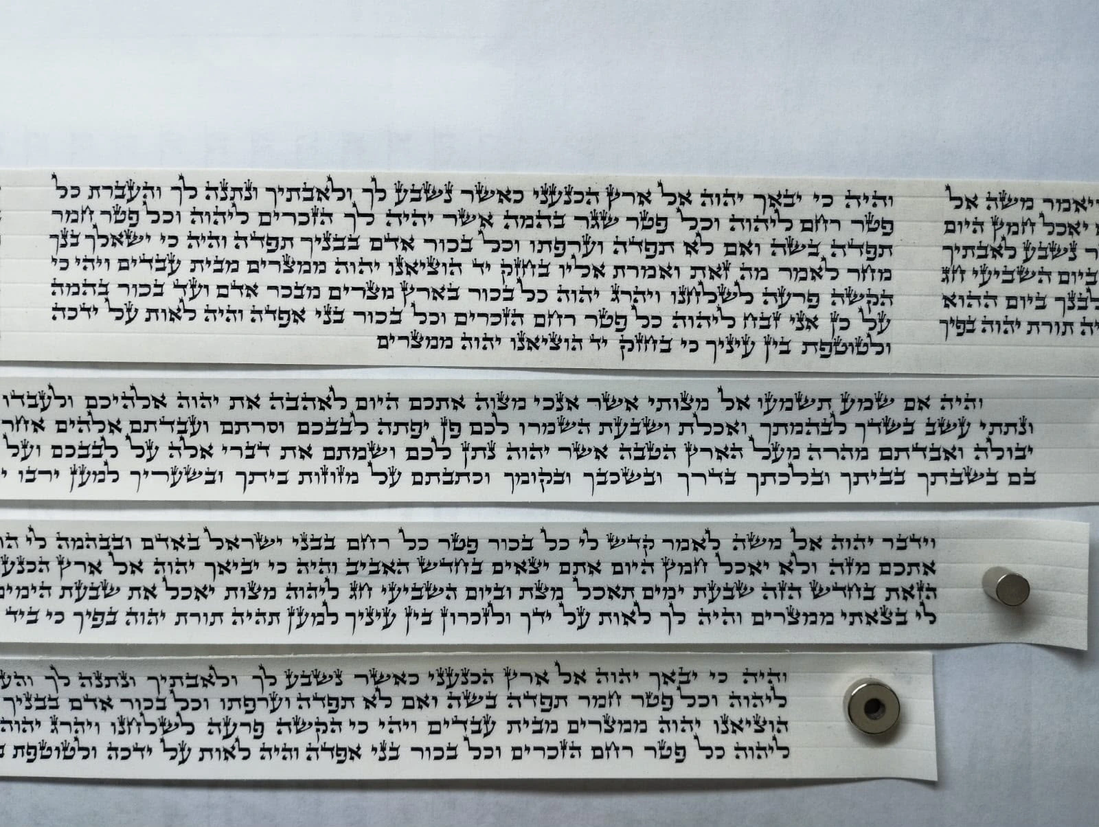 פרשיות התפילין הספרדיות בכתב יפהפה